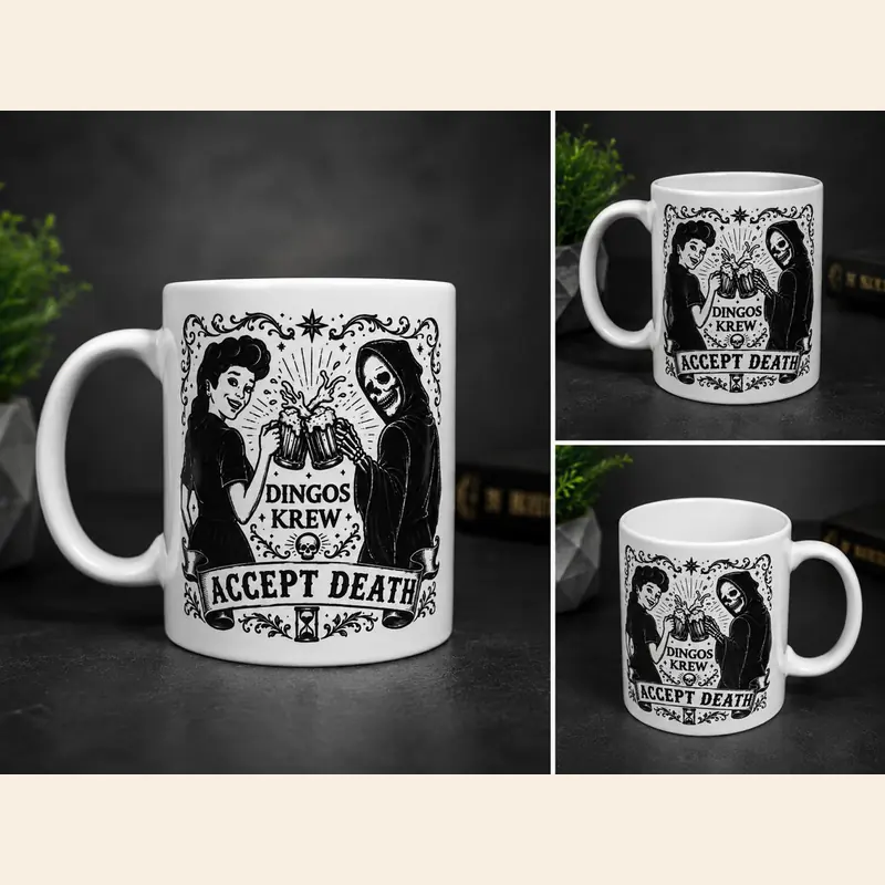 Caneca branca personalizada com ilustração exclusiva em preto e branco, em detalhe que mostra o acabamento da impressão